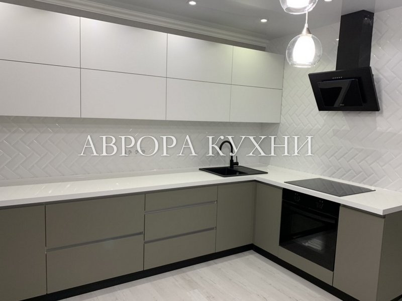Белая матовая кухня