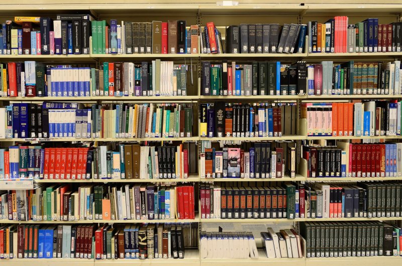 Расстановка книжных стеллажей в библиотеке