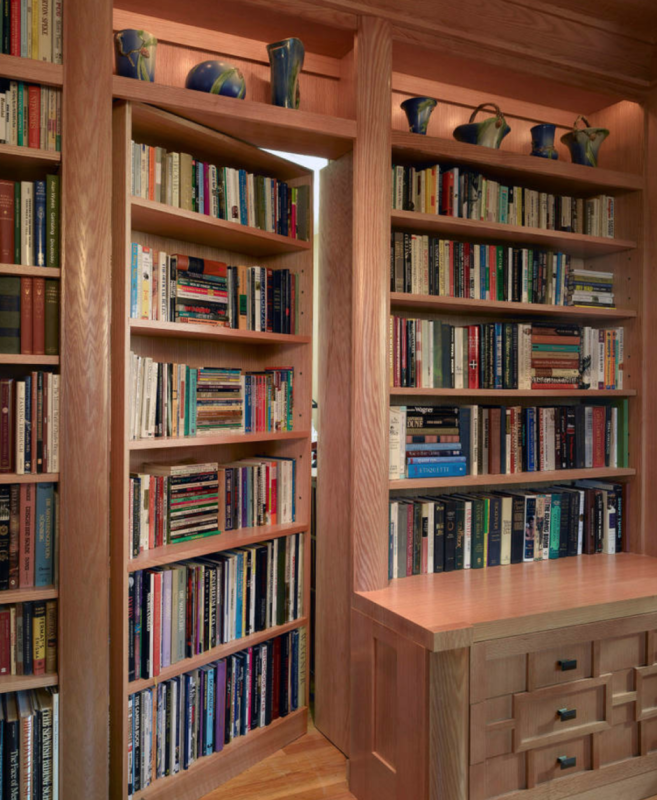 Книжный шкаф