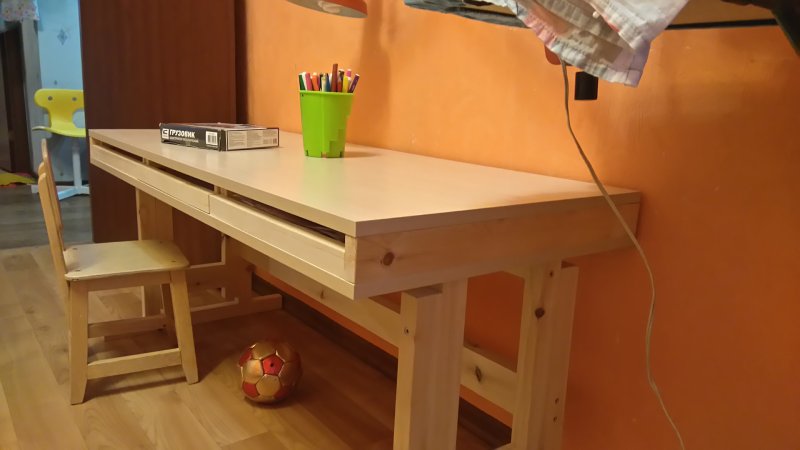 Самодельный стол для школьника