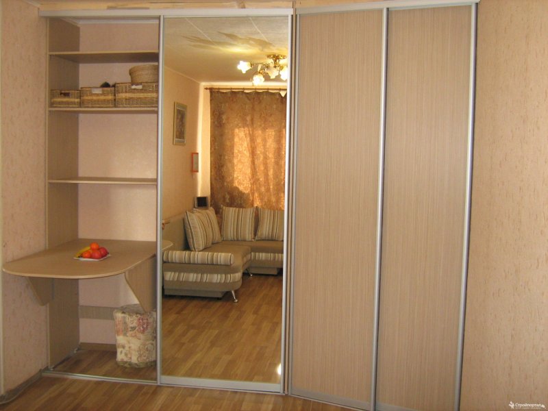 Стол встроенный в шкаф купе