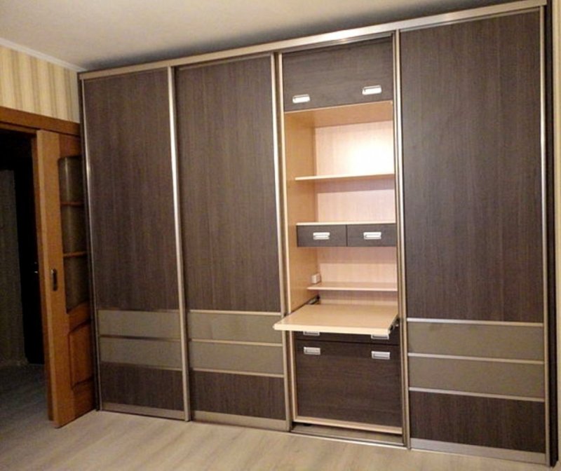 Стол встроенный в шкаф