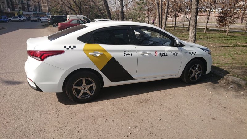 Яндекс такси наклейка на автомобиль
