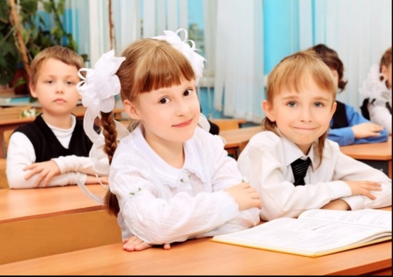 Первоклассник за партой