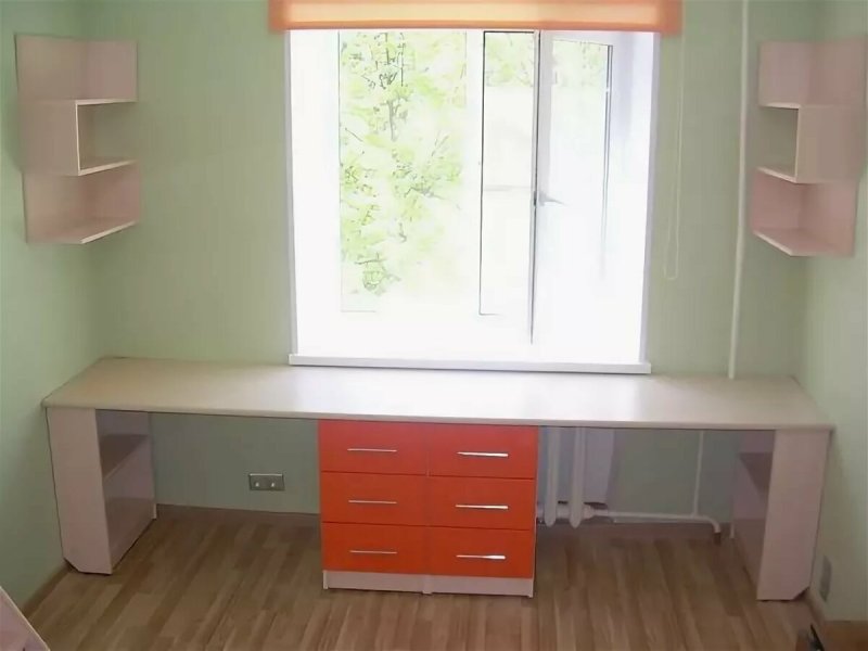 Угловой письменный стол для двоих детей