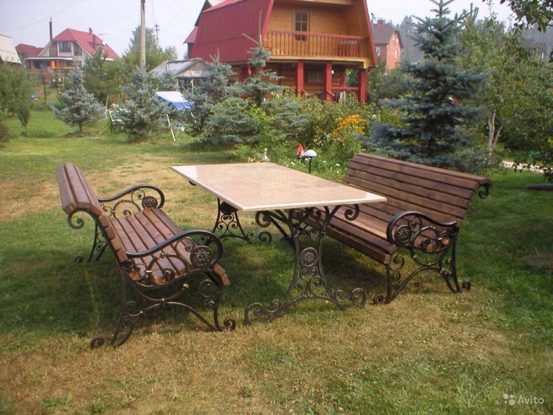 Кованые лавки и столы для сада