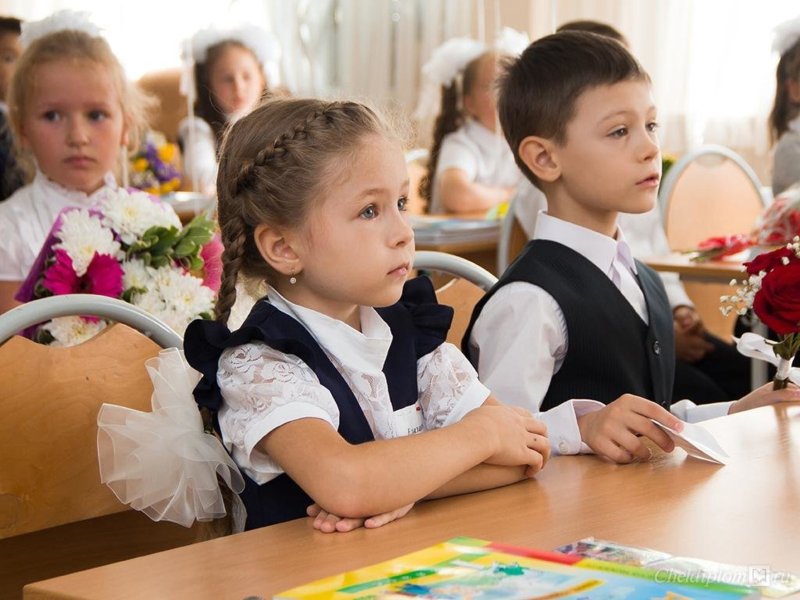 Первоклассник за партой