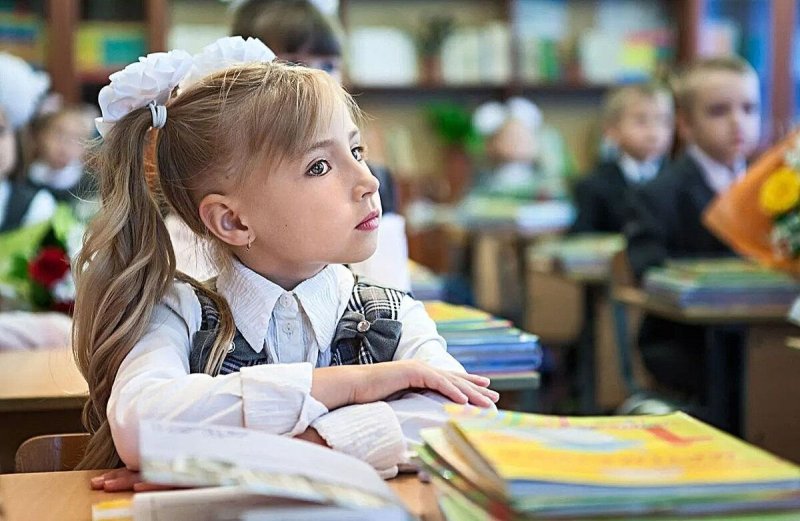 Первоклассник за партой