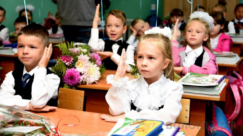 Первоклашки в школе