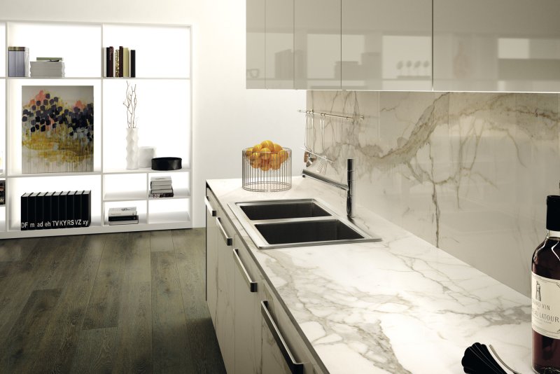 Керамогранит Calacatta Oro фартук