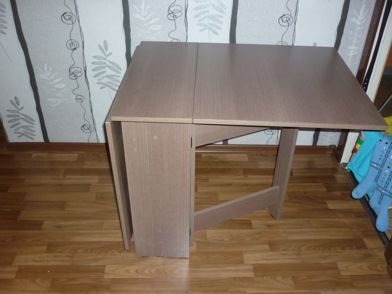 Советский кухонный стол с дверцами