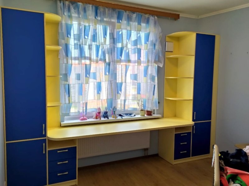 Встроенный шкаф в детской комнате