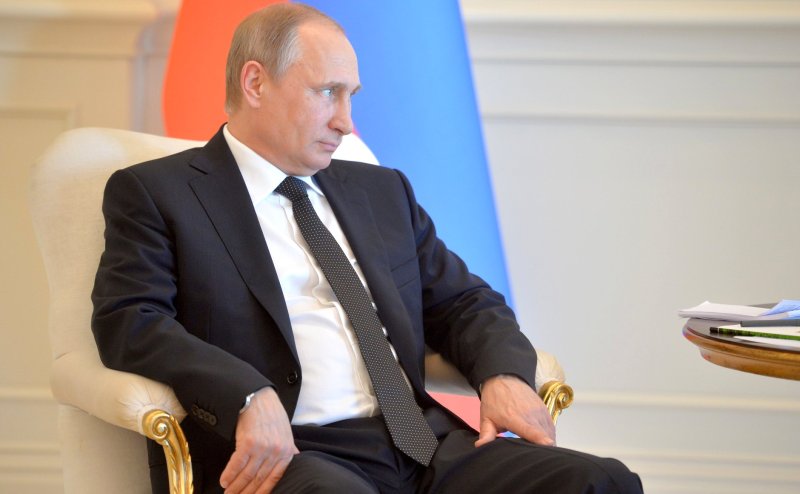 Путин в кресле