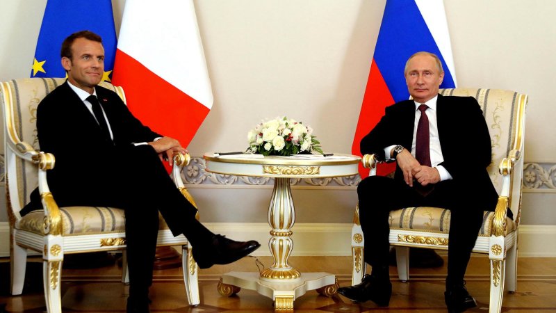 Путин в кресле