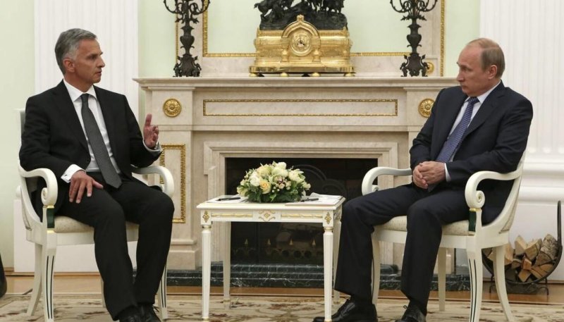 Путин в кресле
