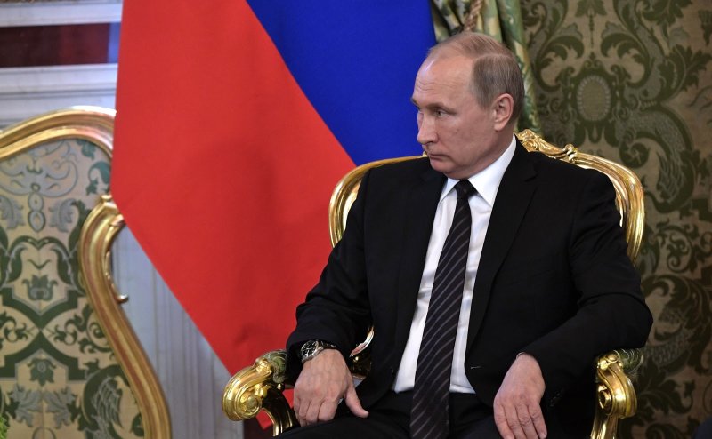 Путин Владимир президент в кресле
