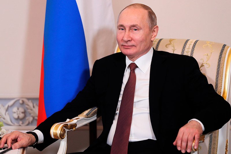 Путин в кресле