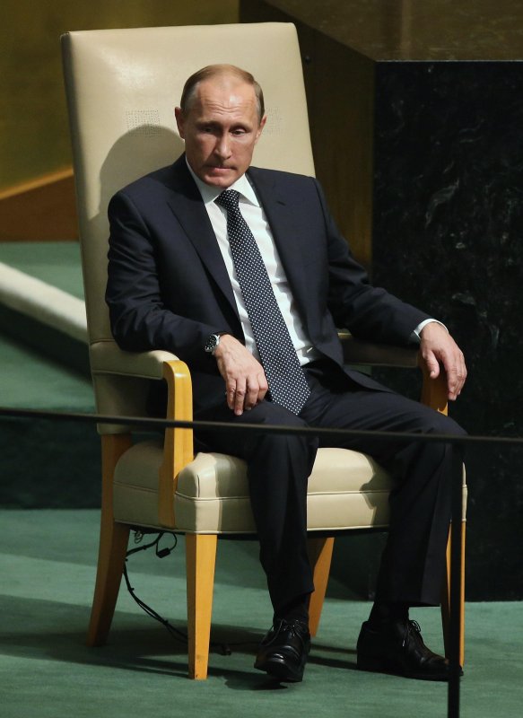 Путин на стуле