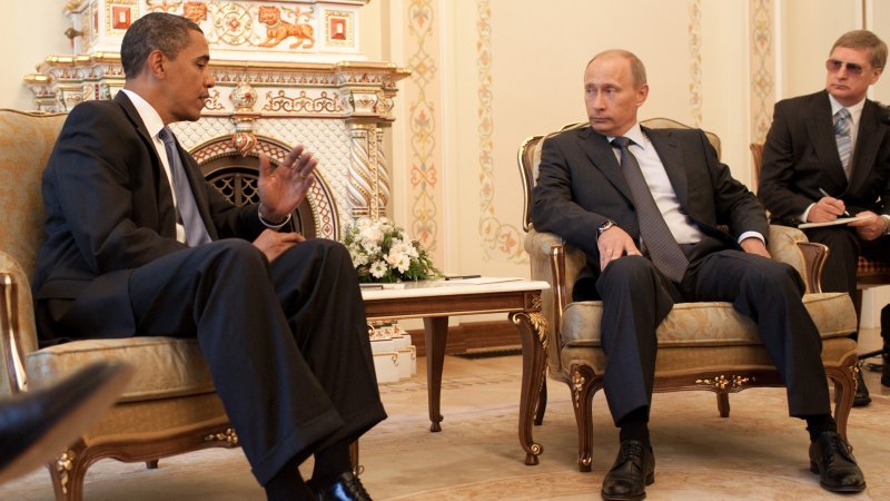 Путин в кресле