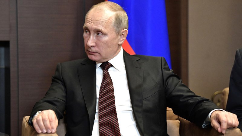 Путин в кресле