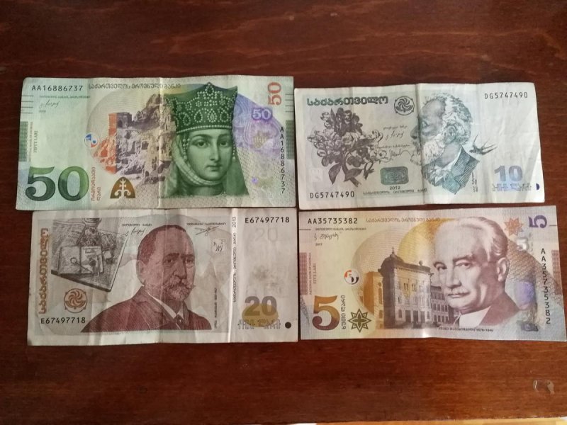 Ларри деньги Грузии