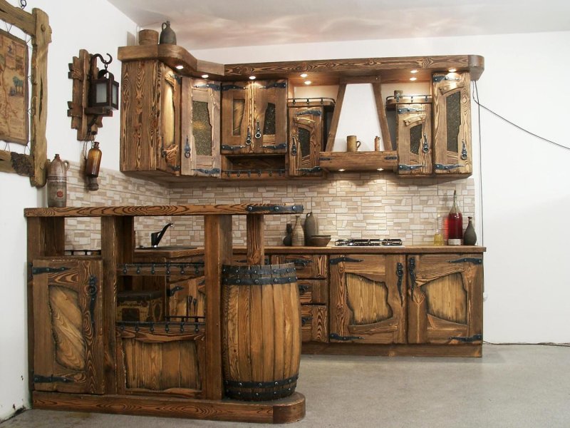 Комод из состаренного дерева