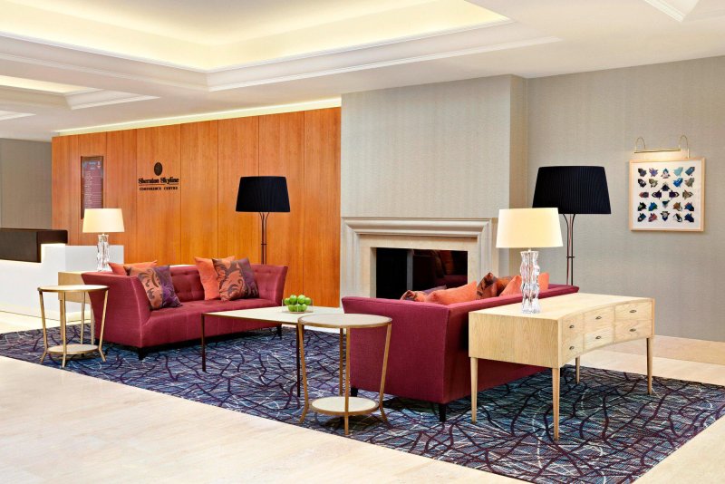 Финский кожаный диван Sheraton