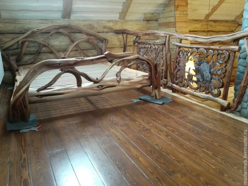 Кровать из можжевельника