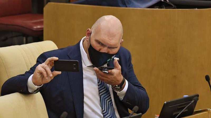 Депутат Госдумы спит Единая Россия