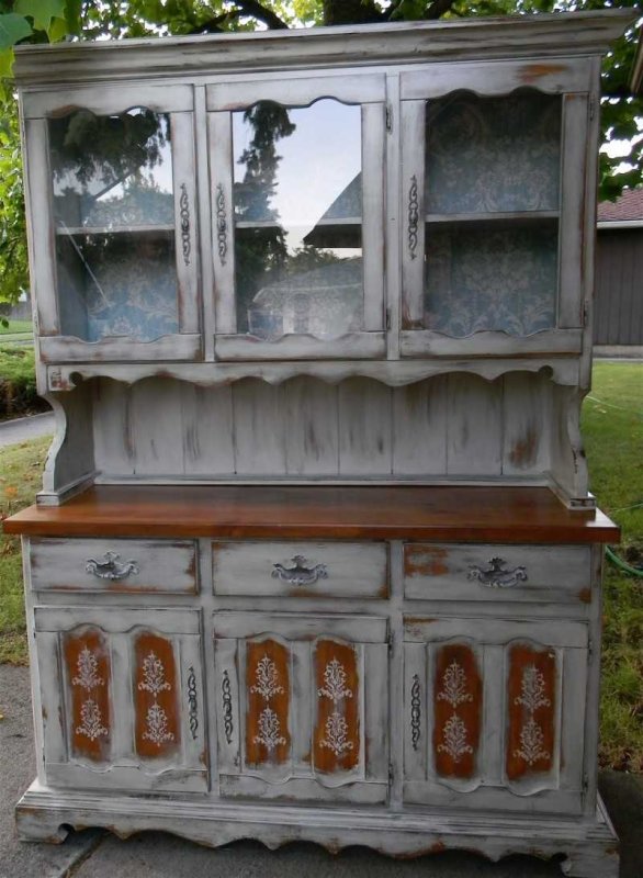 Старый сервант