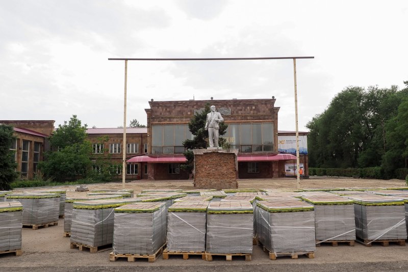 Милан 7 тахта