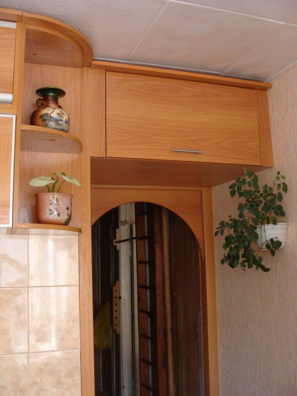 Антресоли в прихожей