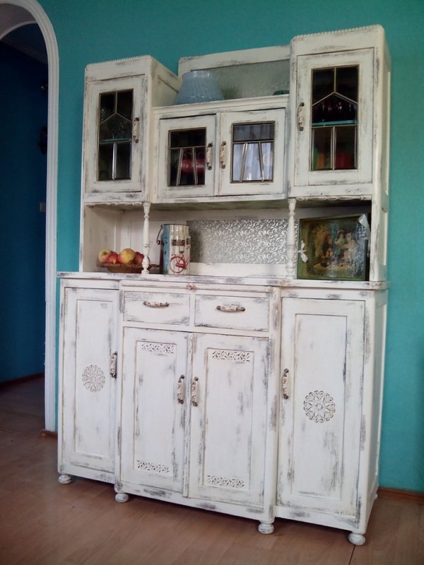 Декор старого буфета