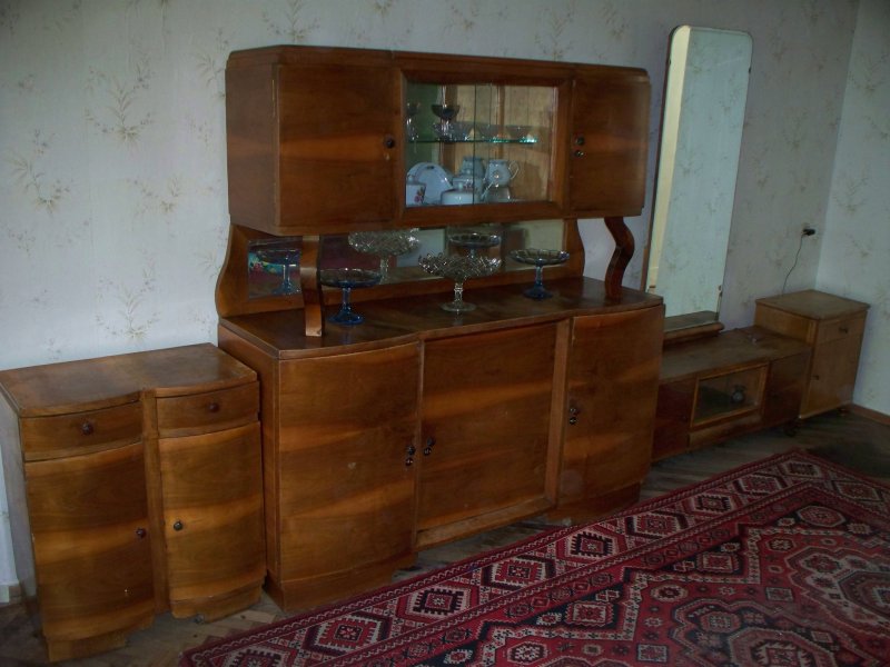 Сервант полированный