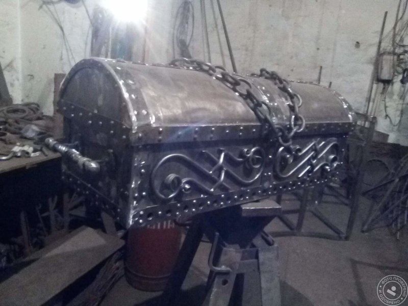 Коптилка сундук из металла
