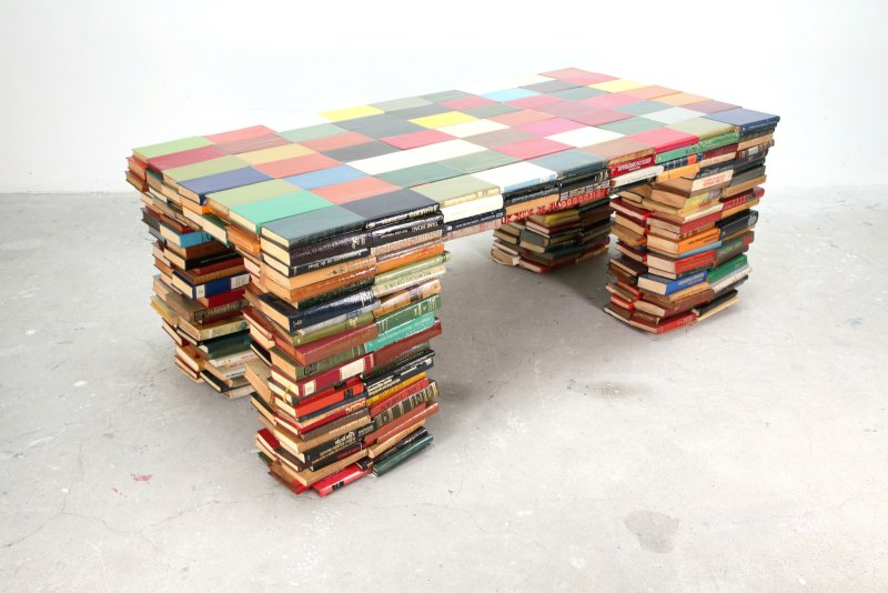 Столик из книжек
