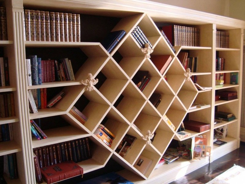 Книжный шкаф в винтажном стиле
