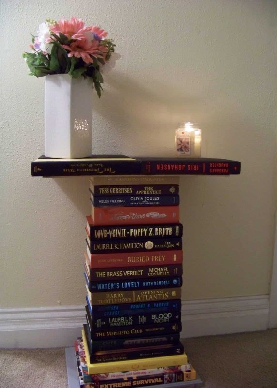 Столик из книжек