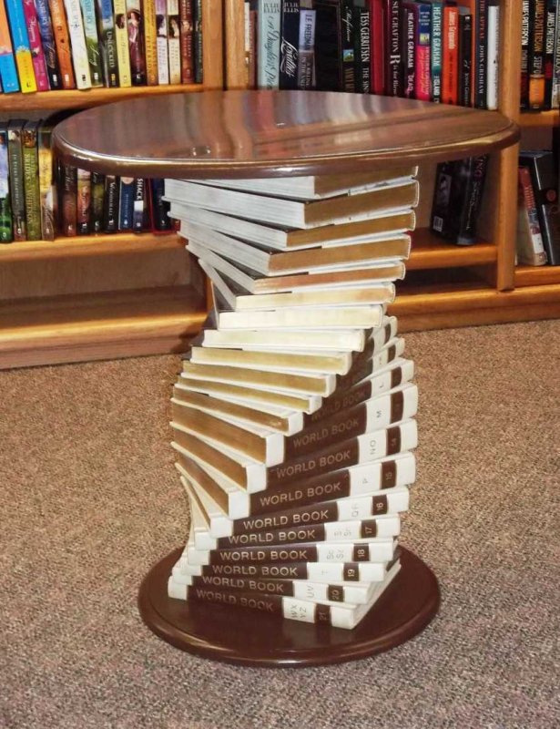 Столик из книжек