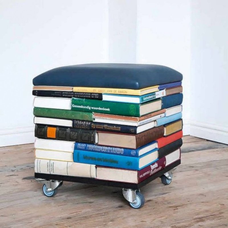 Мебель из старых книг