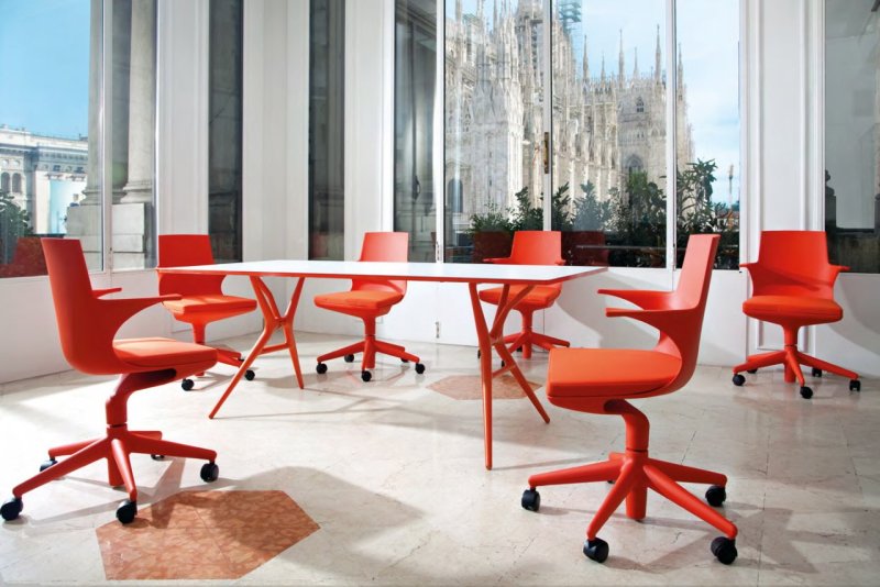 Kartell Chair на колесиках