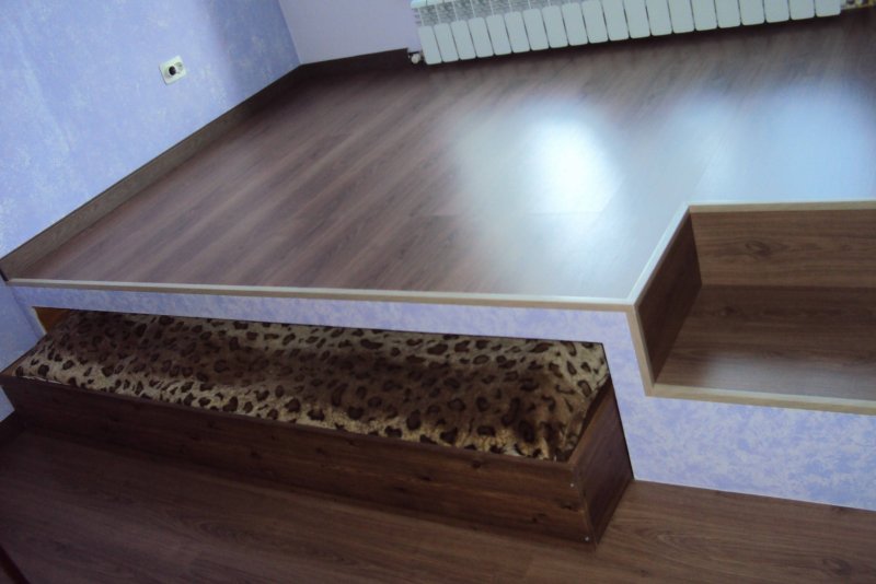 Подиум из ламината