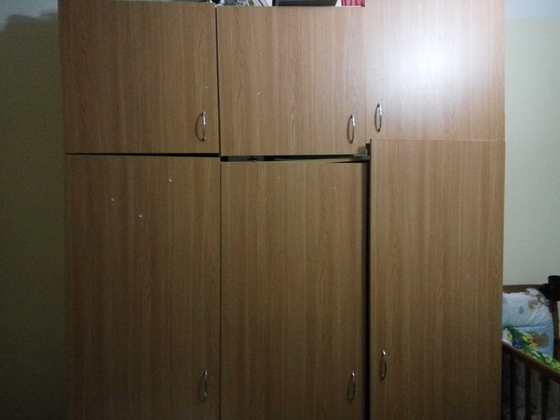 Сломанный шкаф