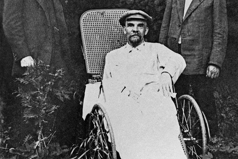 Ленин Владимир Ильич в коляске