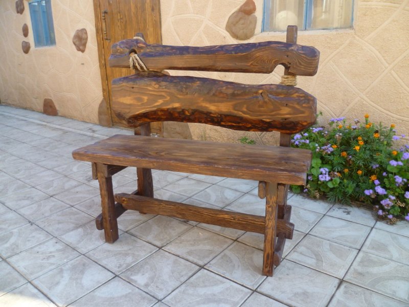 Скамейка из горбыля