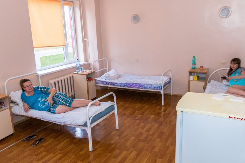 Женщина на родовом кресле
