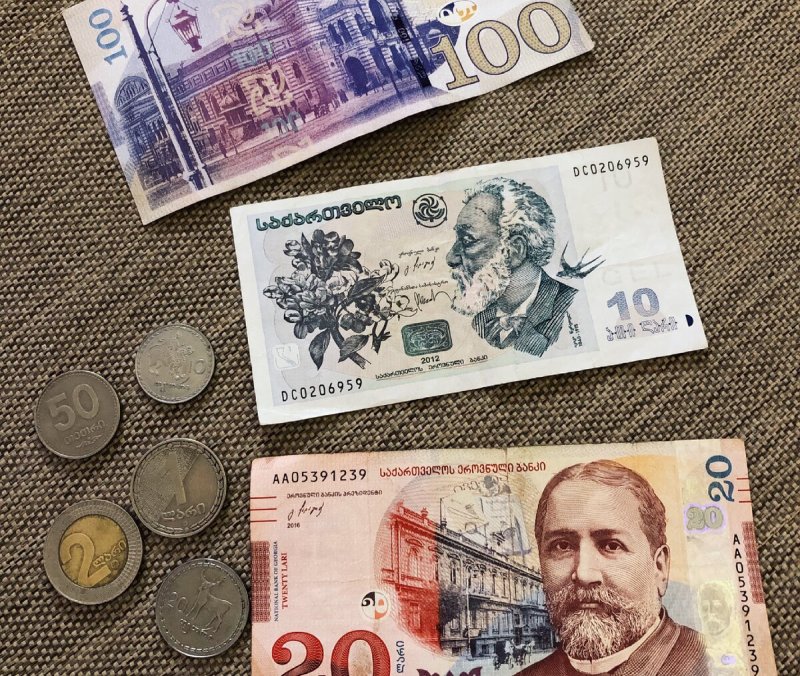 Лари валюта