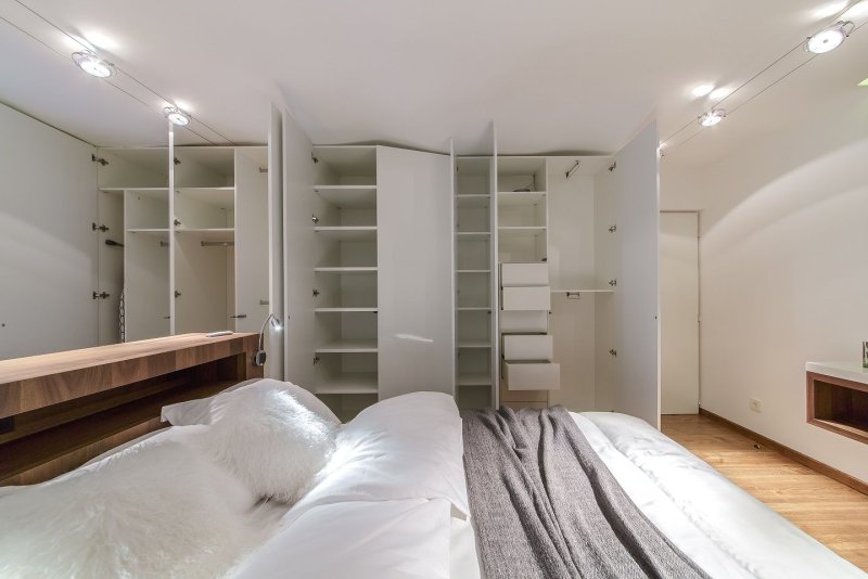 Шкаф ikea с распашными дверьми 100x58x236