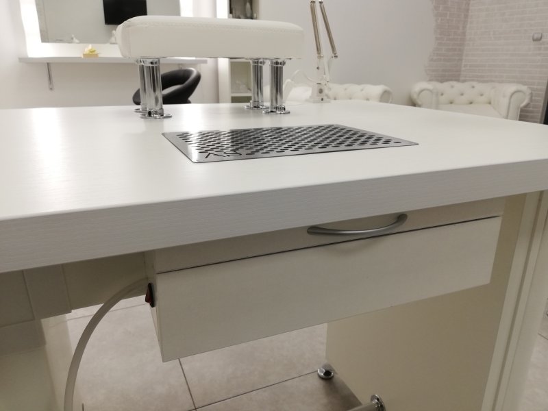 Стол маникюрный Maletti