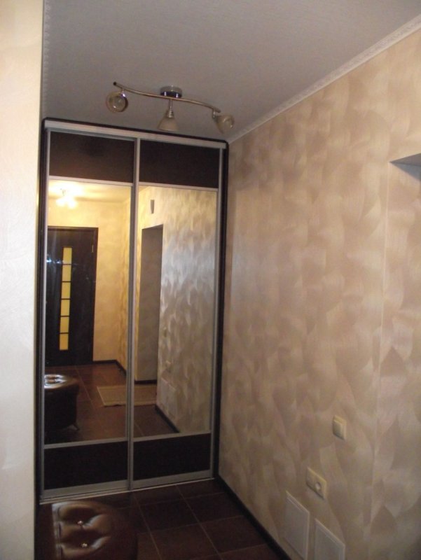 Встроенный шкаф в прихожей в хрущевке